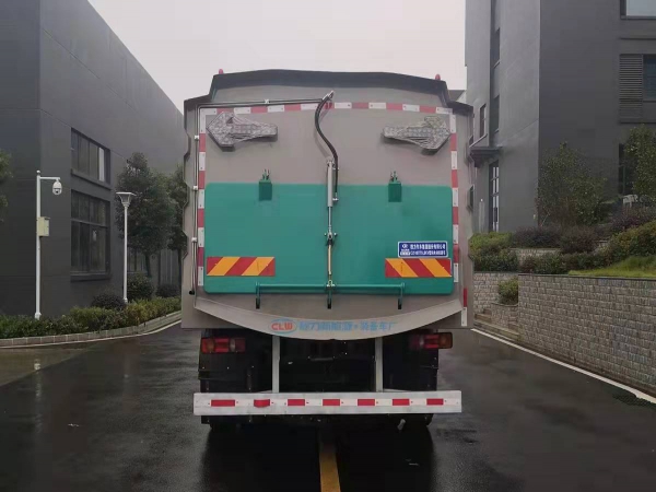 东风天锦纯电动扫路车